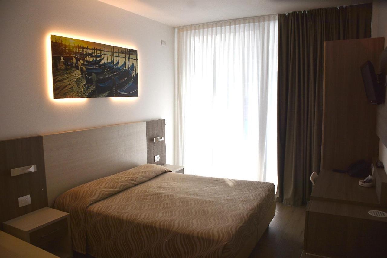 Hotel Montreal Bibione Exterior photo